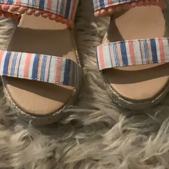 Oshkosh toddler girl espadrilles sandals. Size 10 - Picture 8 of 8